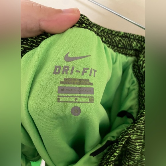 ✨Women’s Nike Dri Fit Shorts Size S - Picture 7 of 8